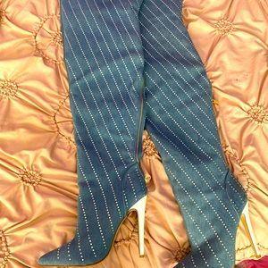 Sparkly heeled boots 👢